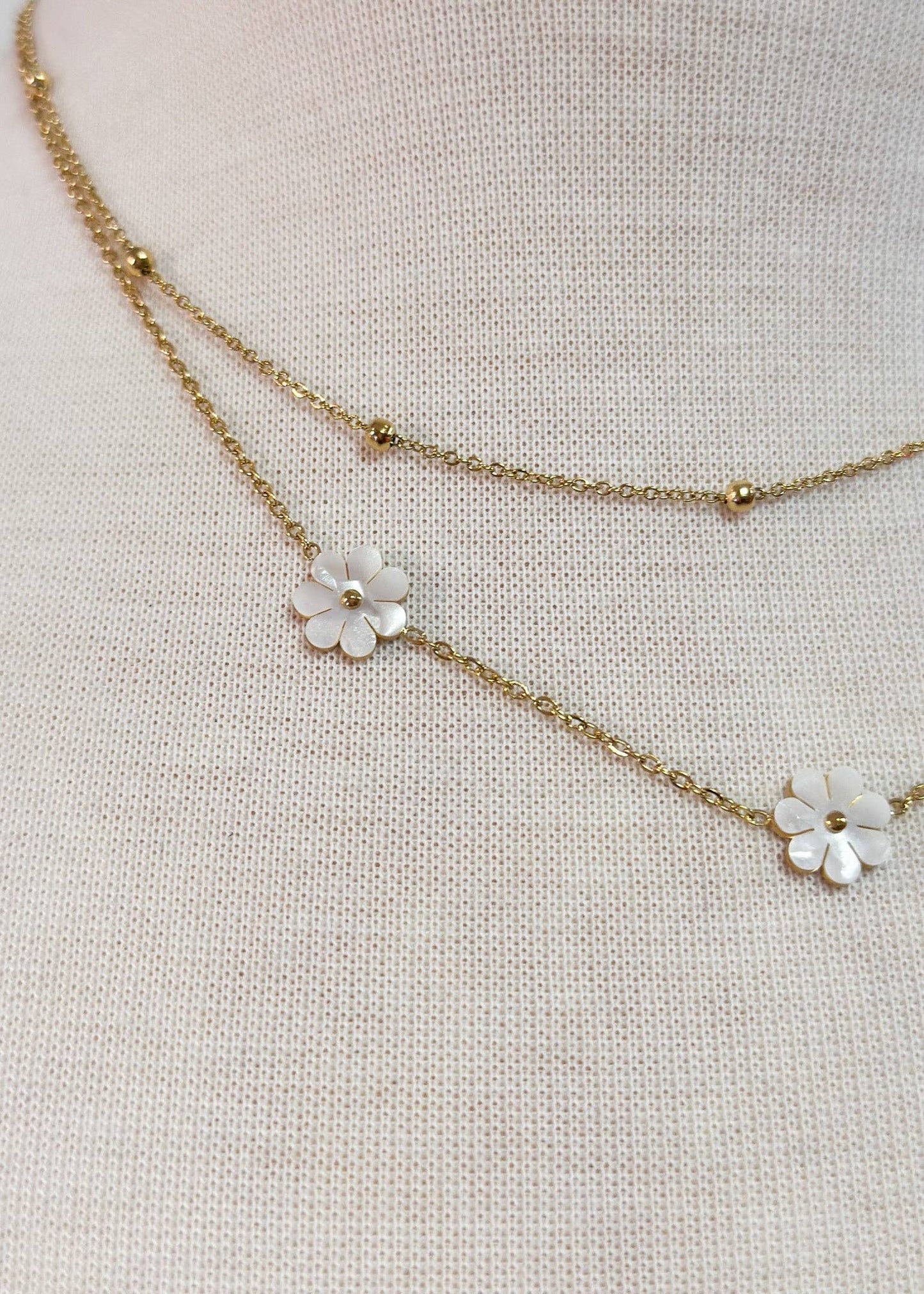 Three Little Daisies Necklace