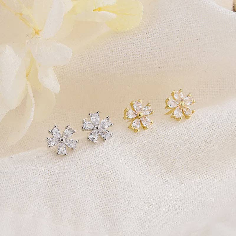 Sweet Flower Studs: Gold