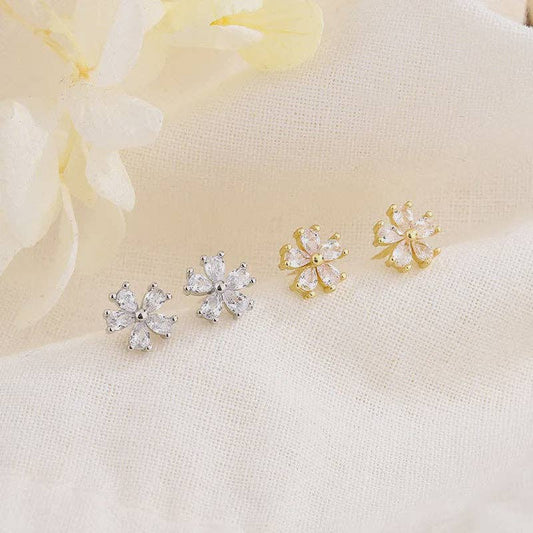 Sweet Flower Studs: White gold