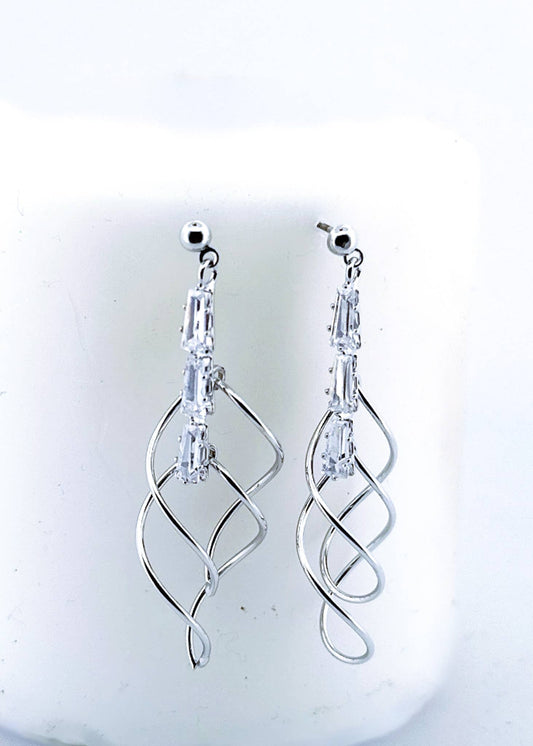 Double Twist Earring: Silver